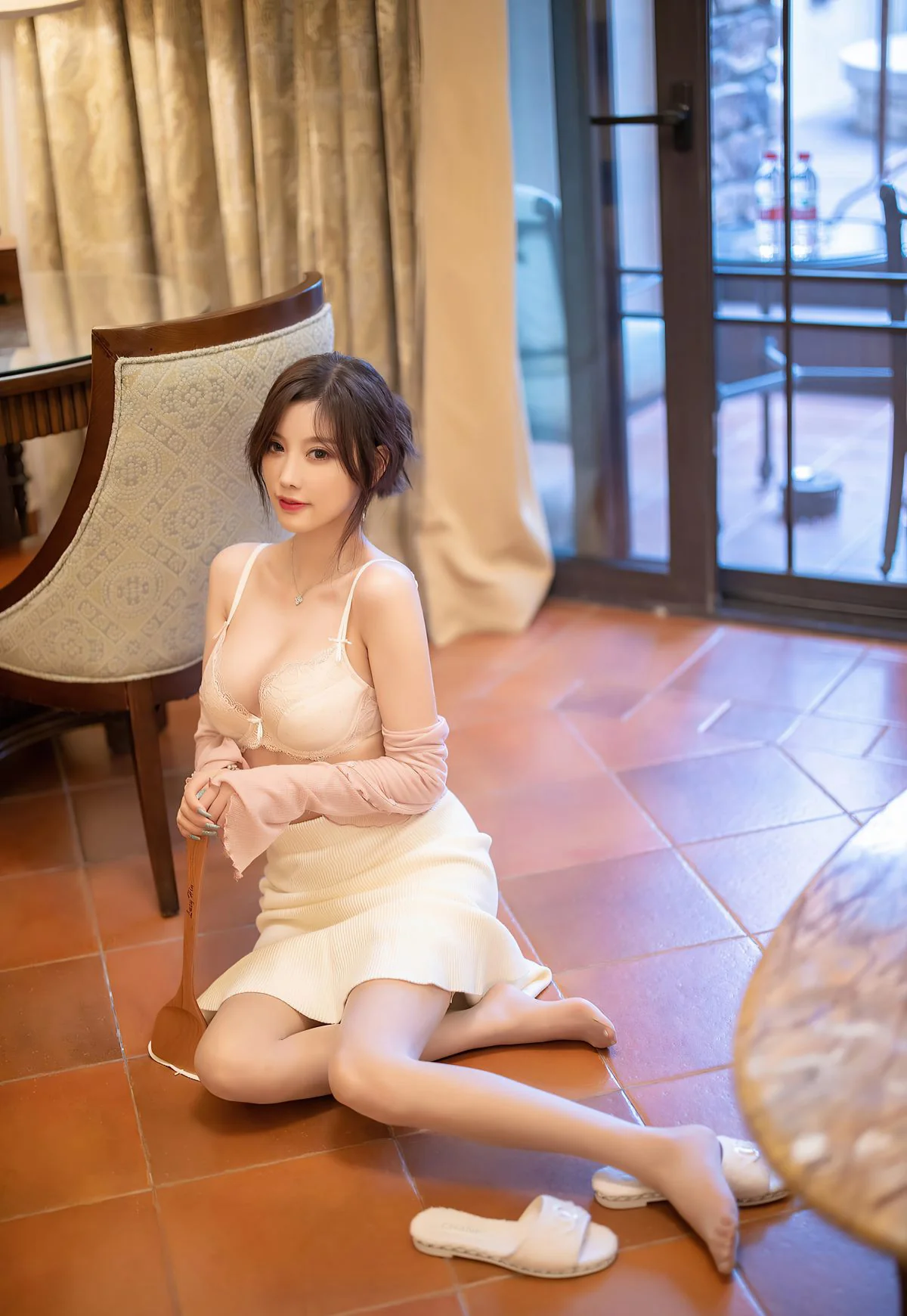 杨晨晨情趣内衣大胸福利图性感白丝美腿风骚撅臀姿势  第7张-《94零社区》