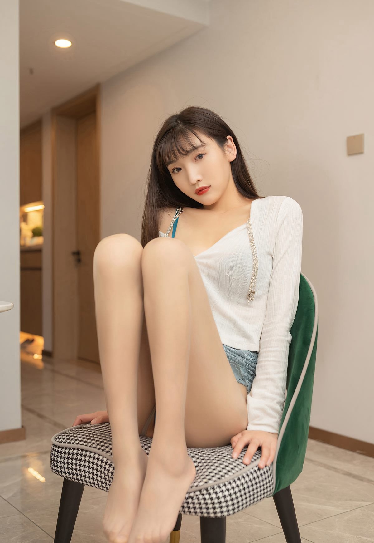 陆萱萱厨房肉丝美腿性感紧身裙风骚美臀高颜值短发美少妇  第12张-《94零社区》