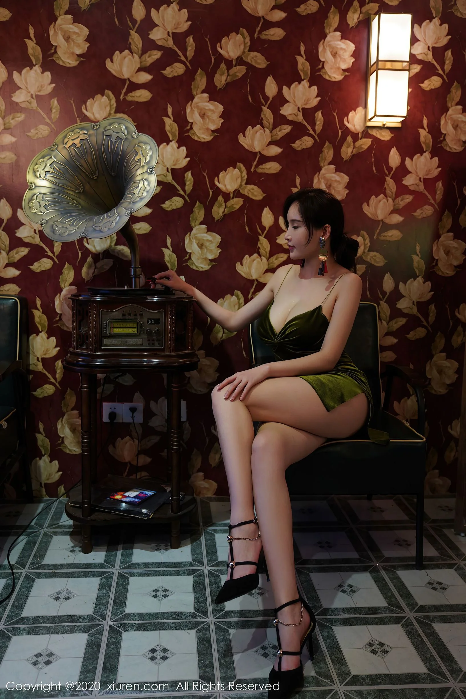 [秀人XiuRen] No.2477 奶瓶土肥圆矮挫丑黑穷  第38张-《94零社区》