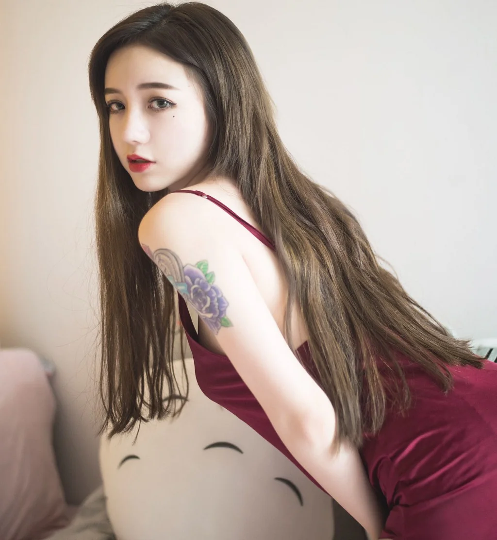 COSER洛丽塔大哥《吊带睡衣 2B改》 [Cosplay美女] 写真集[29P]  第11张-《94零社区》