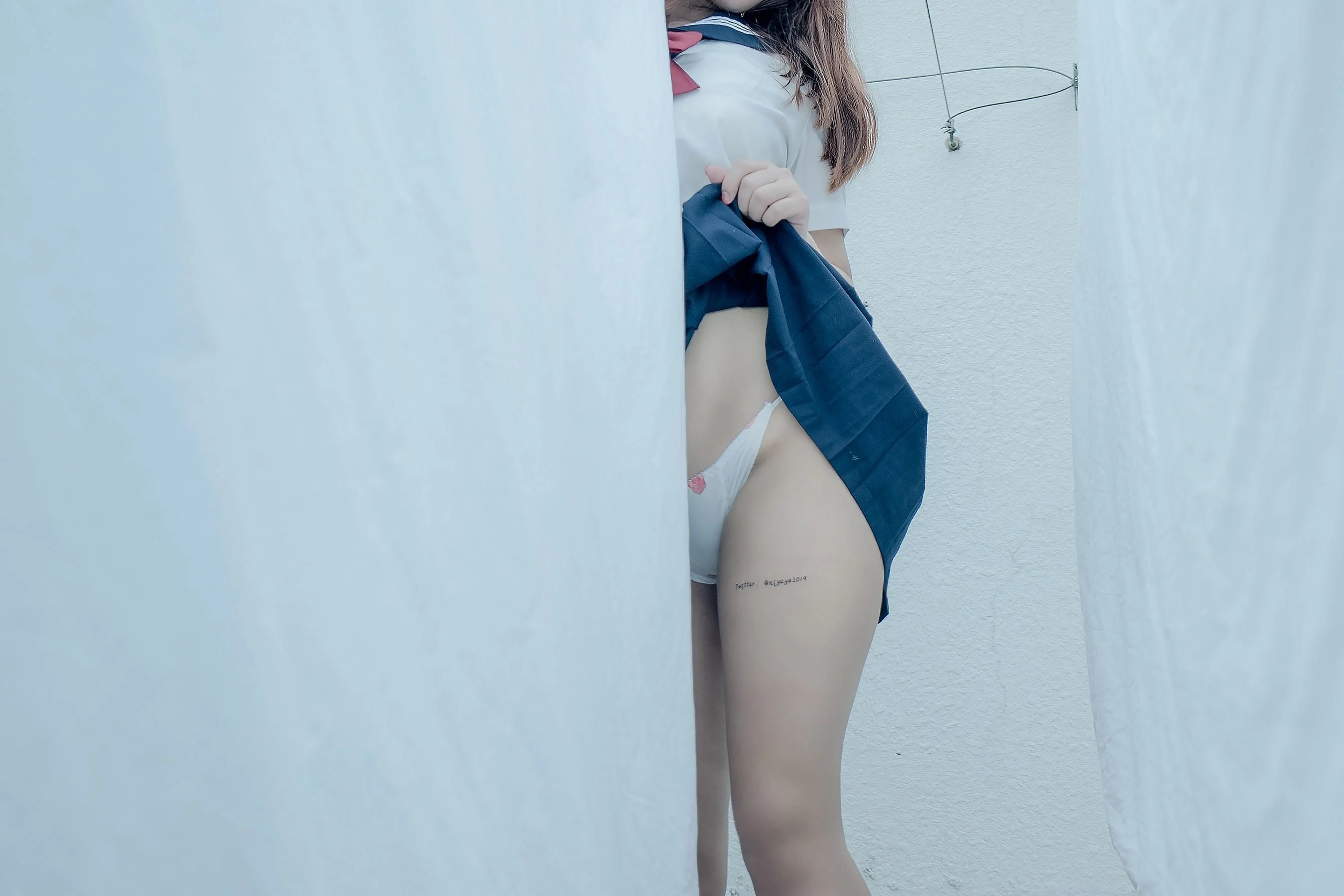 [网红COSER写真] 萌系小姐姐-白烨- - 天台  第8张-《94零社区》