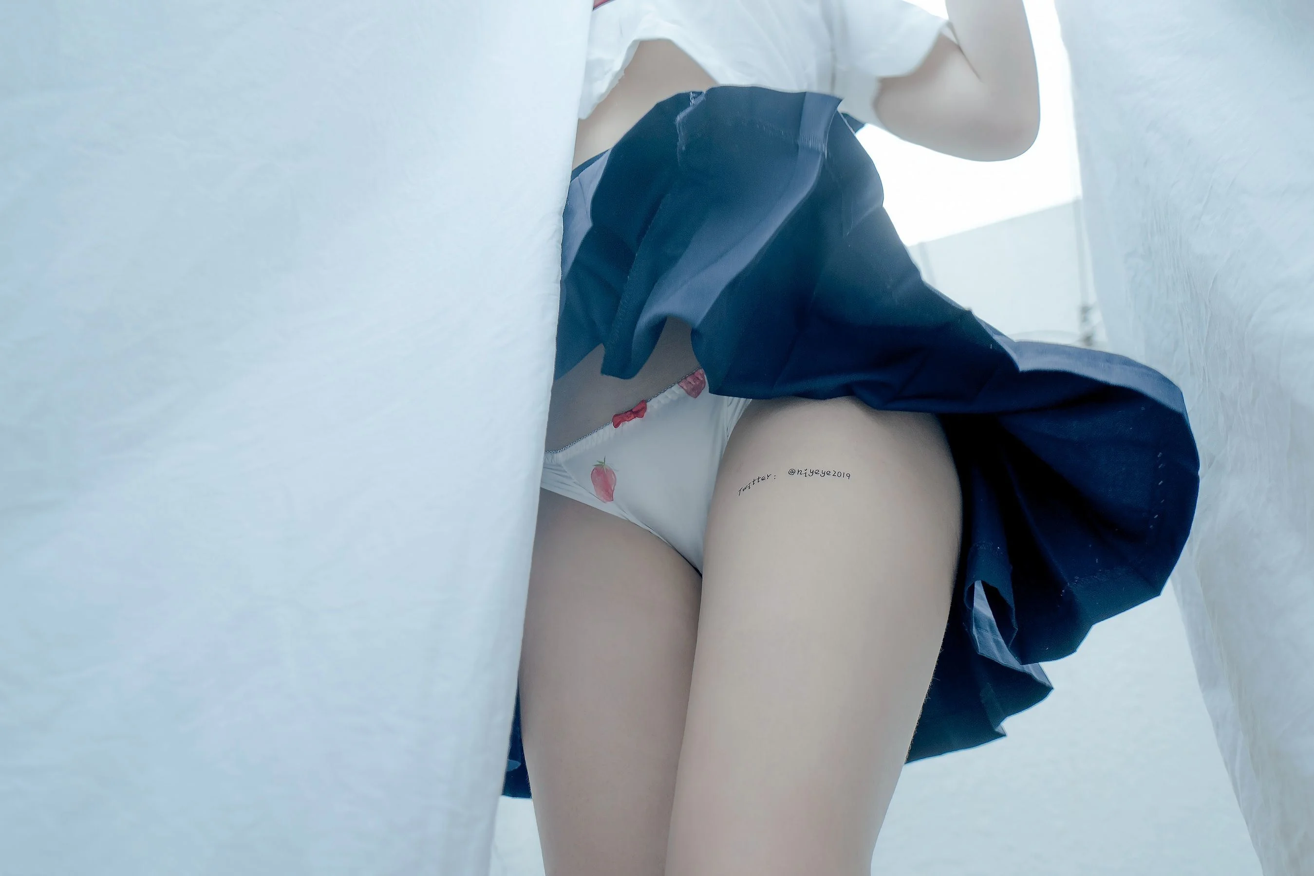 [网红COSER写真] 萌系小姐姐-白烨- - 天台  第10张-《94零社区》