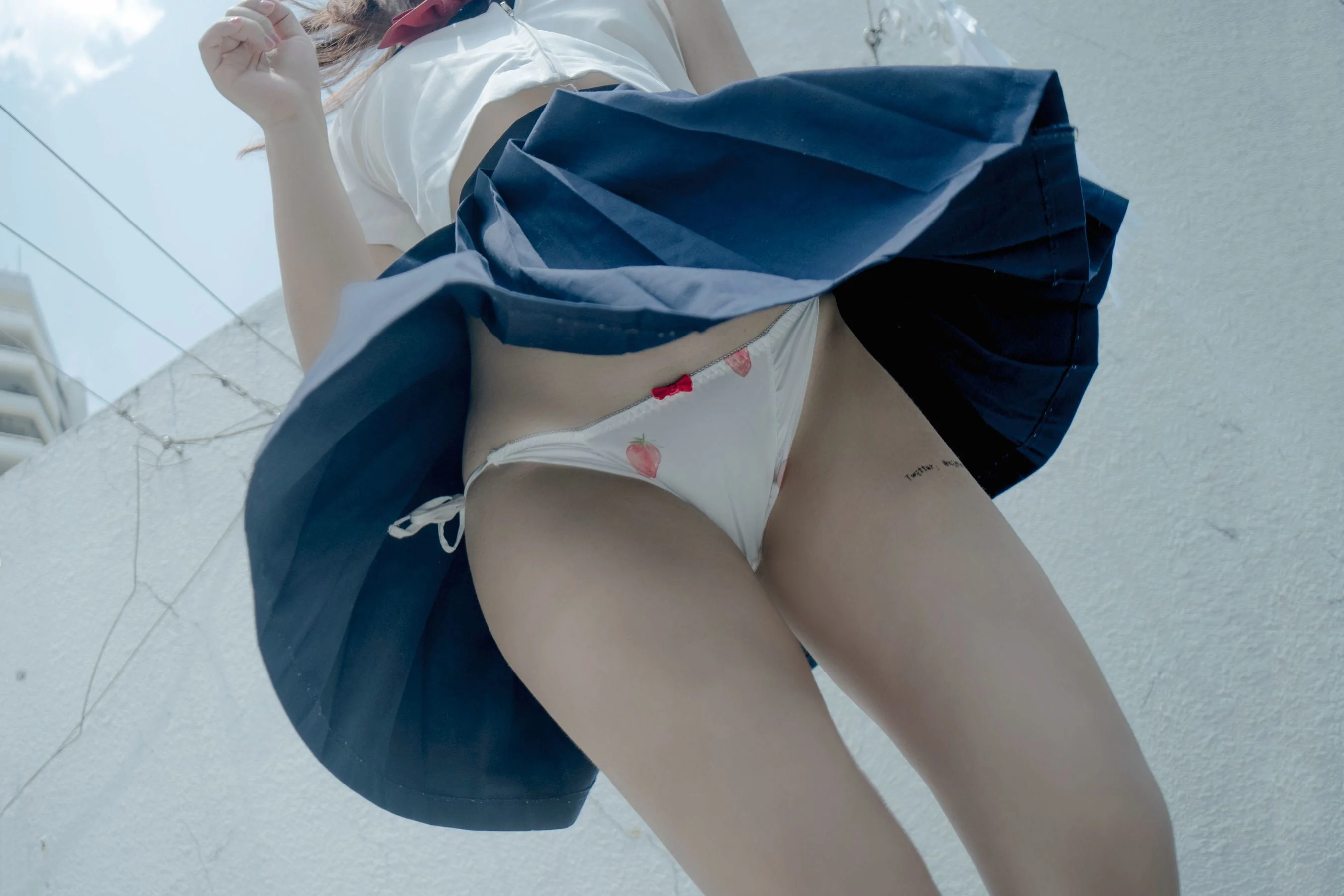 [网红COSER写真] 萌系小姐姐-白烨- - 天台  第22张-《94零社区》
