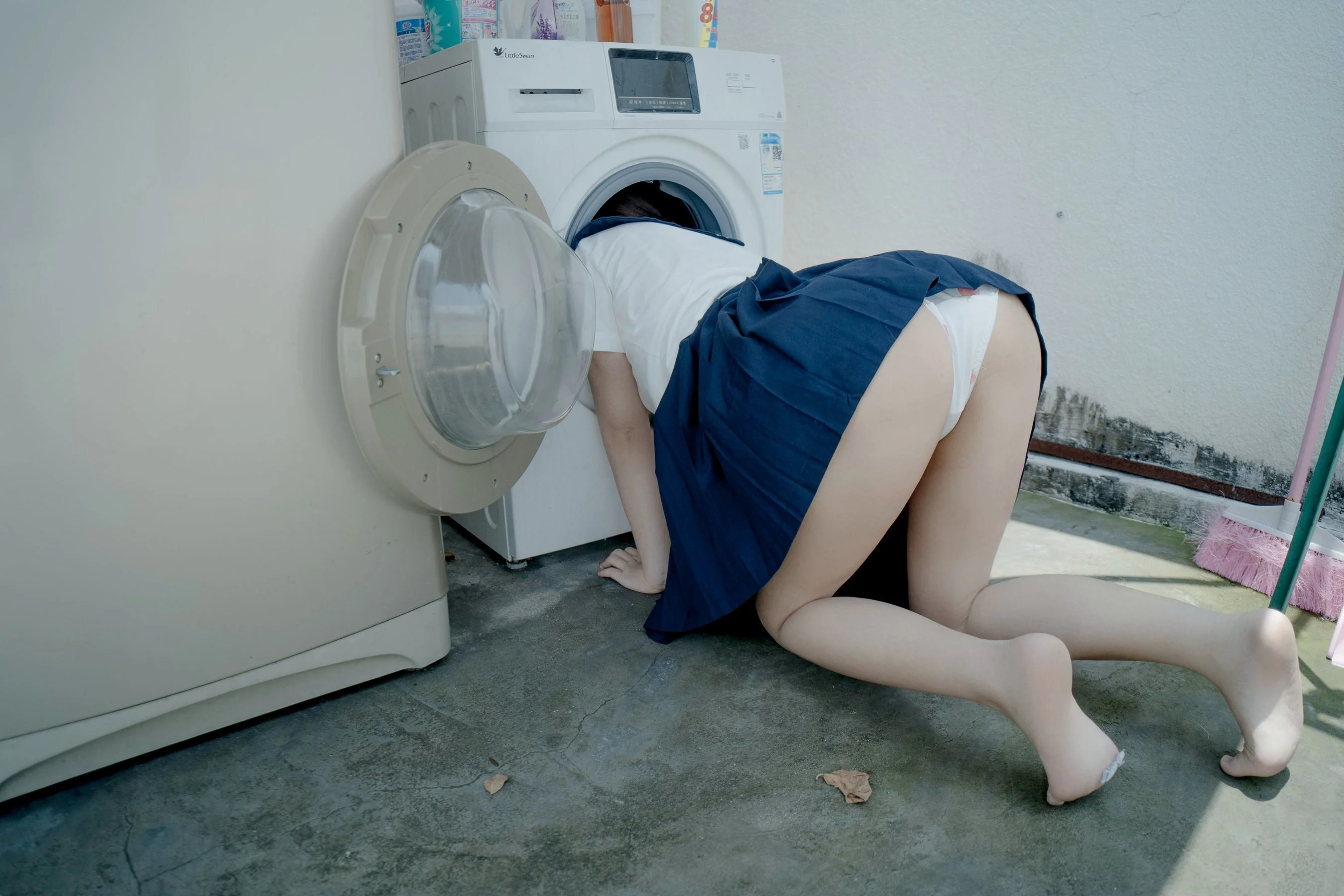 [网红COSER写真] 萌系小姐姐-白烨- - 天台  第28张-《94零社区》