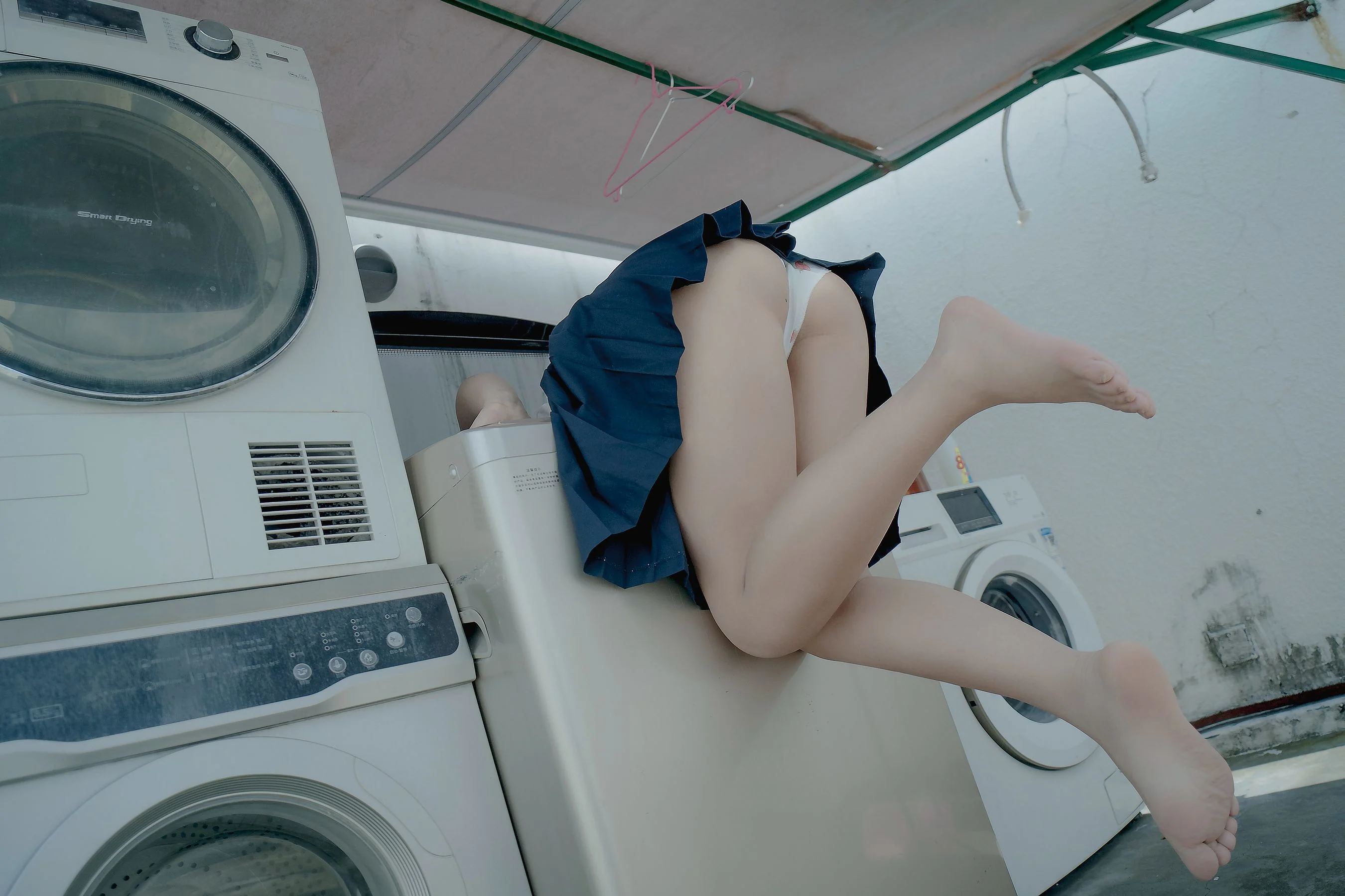 [网红COSER写真] 萌系小姐姐-白烨- - 天台  第26张-《94零社区》
