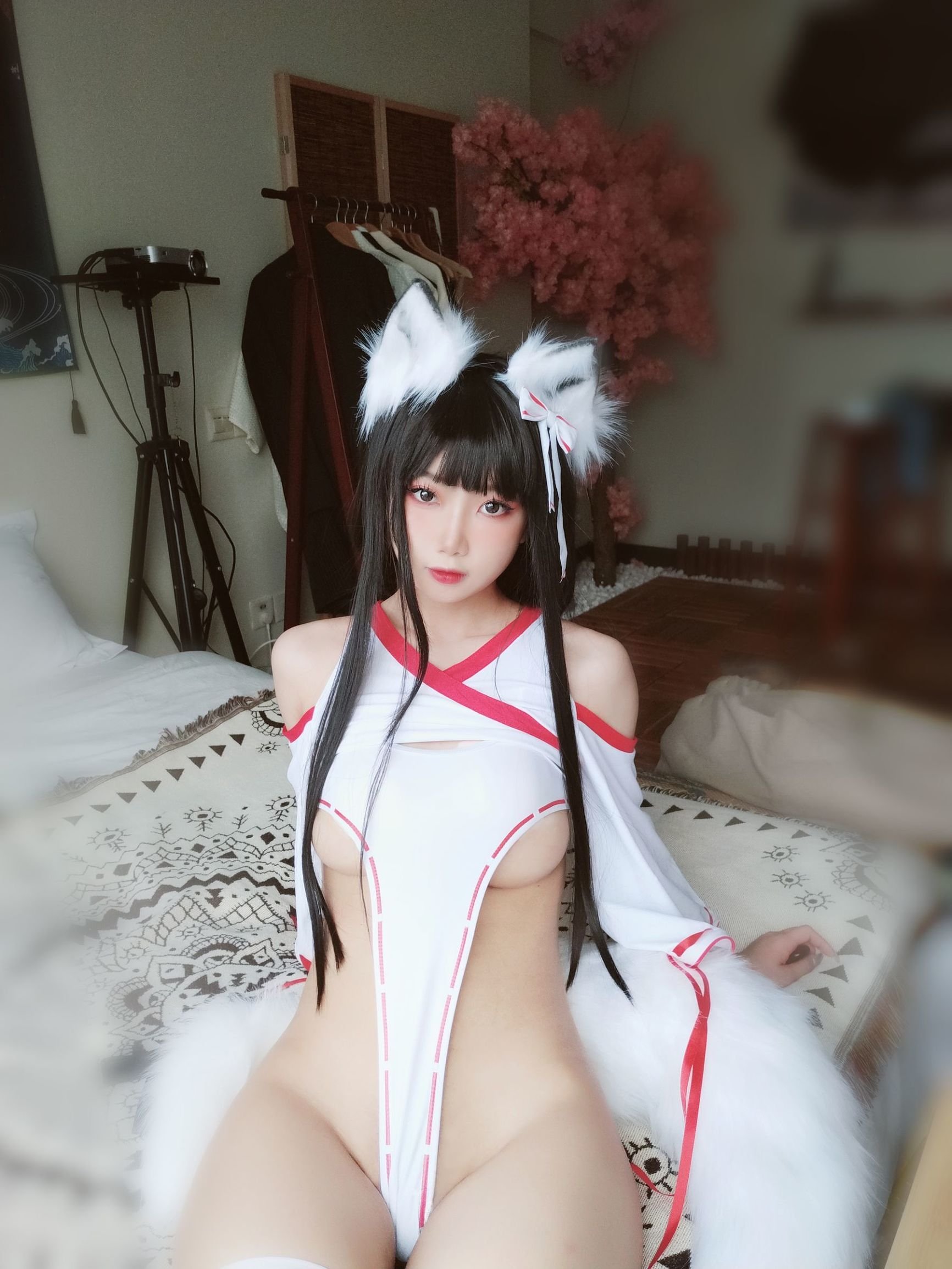 [网红COSER] 白嫩美少女鬼畜瑶 - 狐耳女巫  第11张-《94零社区》