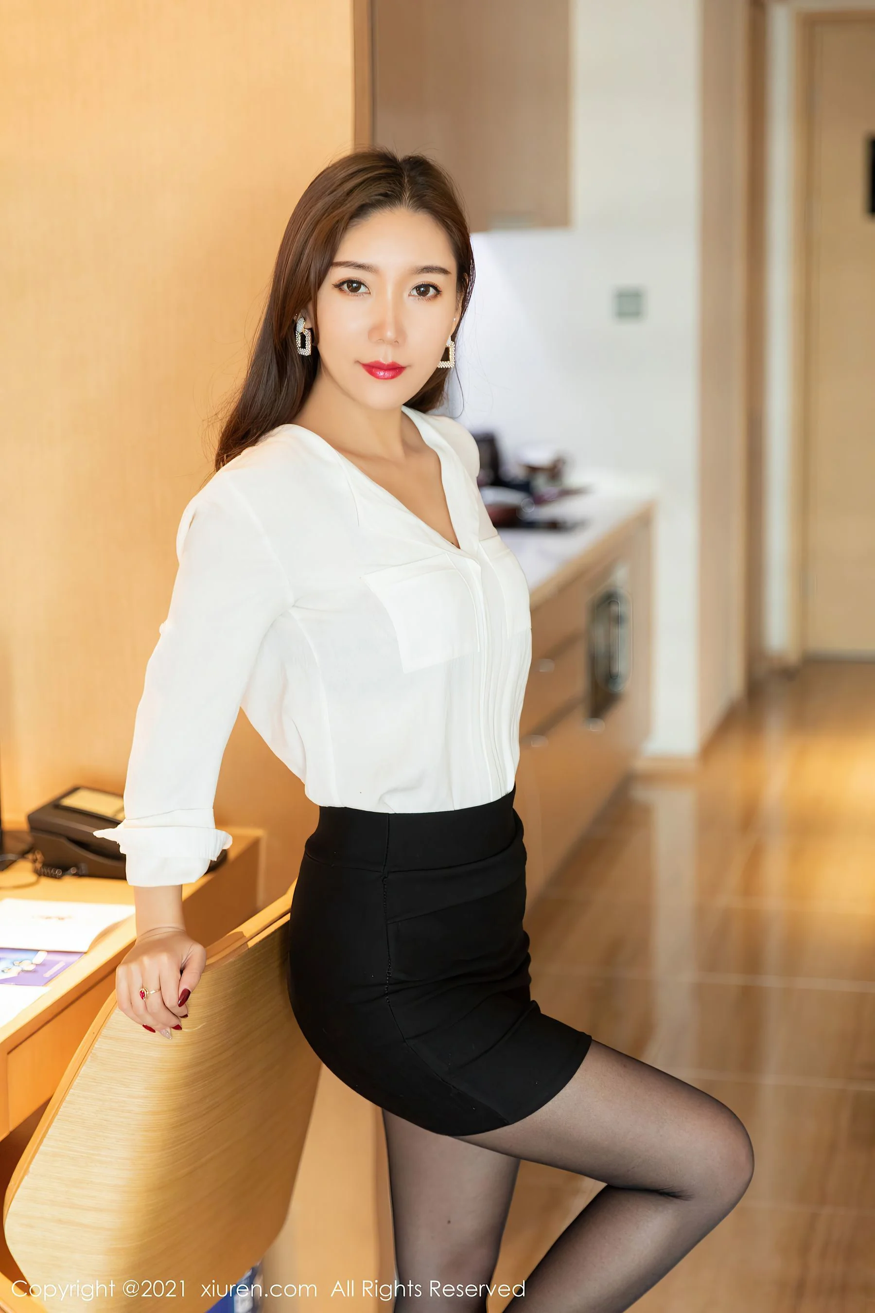 [秀人XIUREN] No.3049 艾静香  第6张-《94零社区》