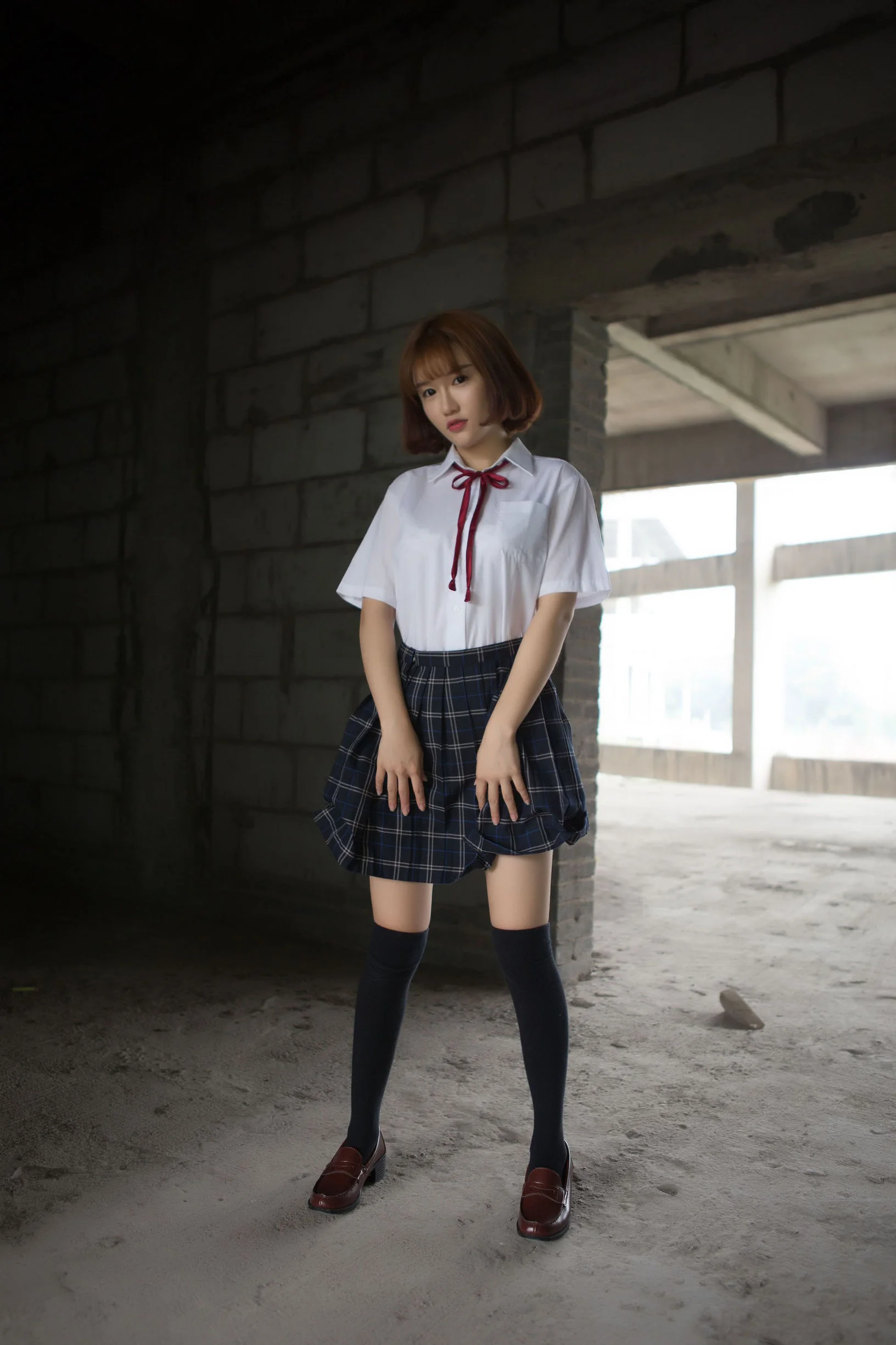 [网络美女] k8傲娇萌萌Vivian 学生装野外捆绑  第2张-《94零社区》