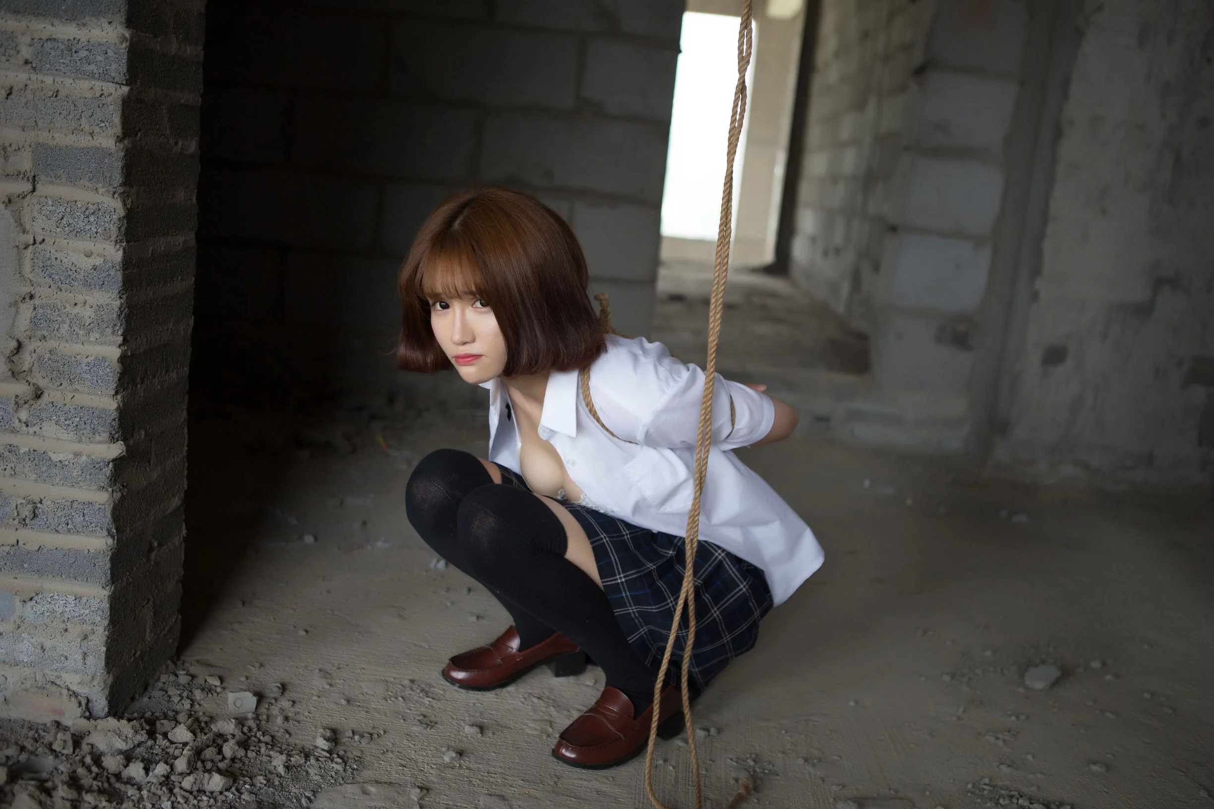 [网络美女] k8傲娇萌萌Vivian 学生装野外捆绑  第18张-《94零社区》