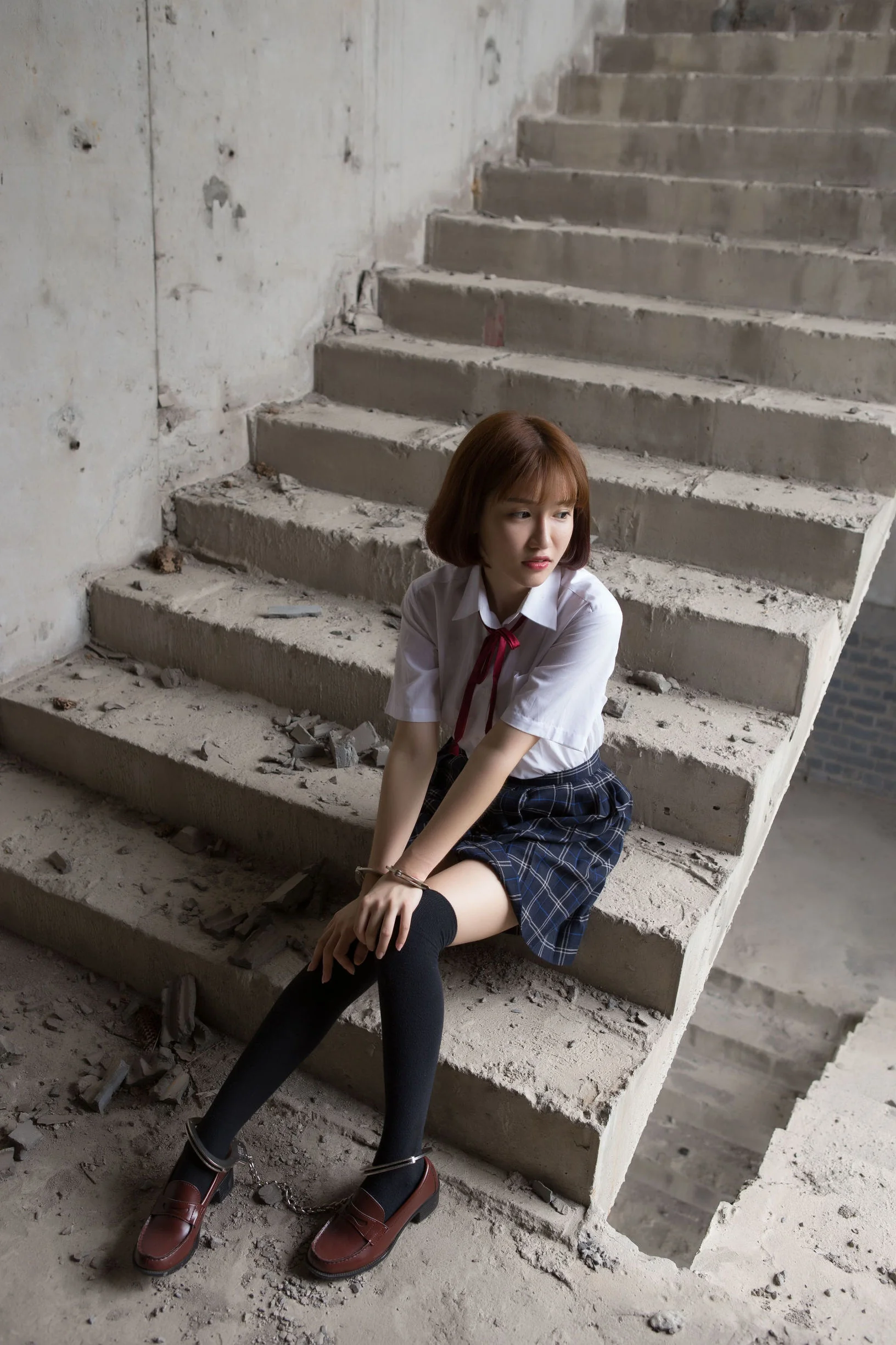 [网络美女] k8傲娇萌萌Vivian 学生装野外捆绑  第28张-《94零社区》