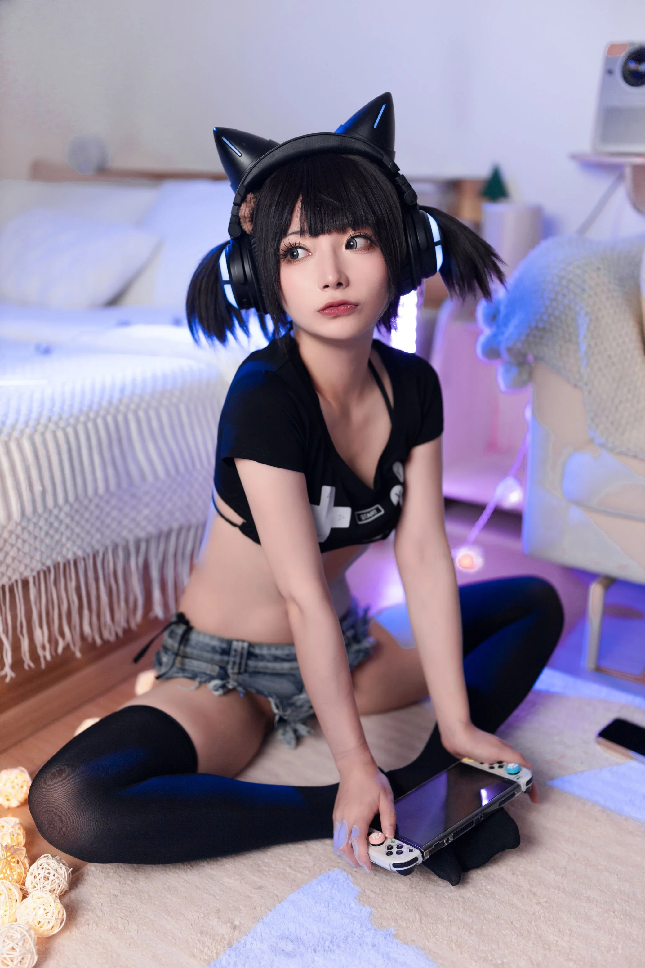 是三不是世w - 偷玩游戏机的少女 48P  第11张-《94零社区》