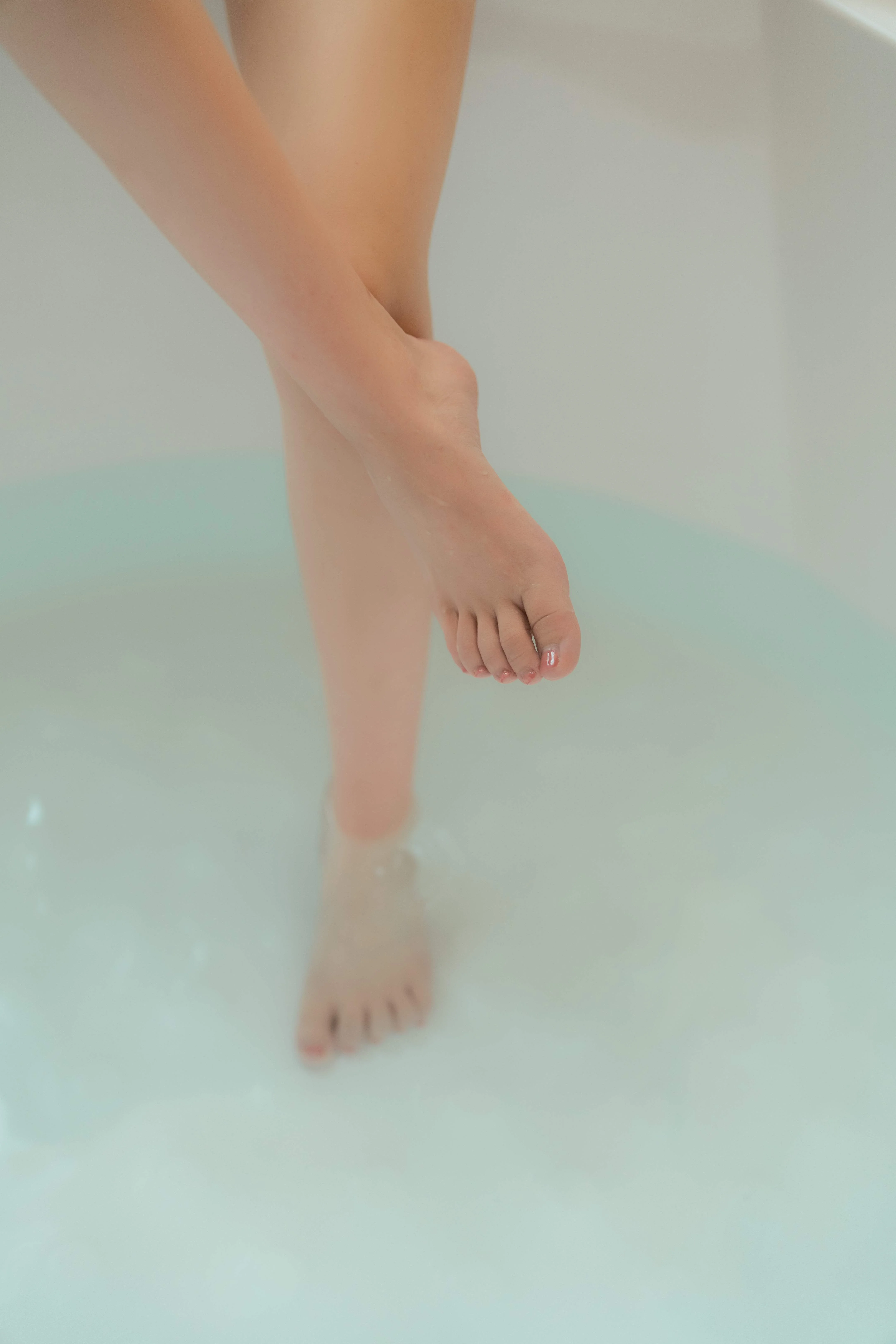 幼水铃衣 - 梦浴少女 81P1V  第65张-《94零社区》