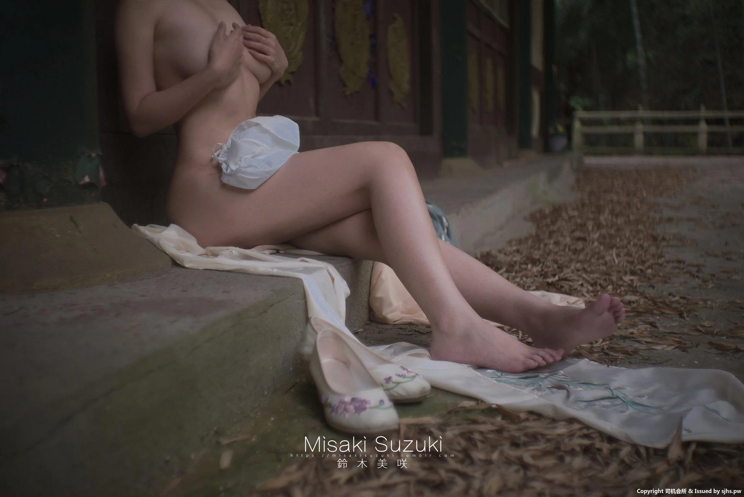 [Misaki Suzuki] 古典庭院中的优雅美人 51P  第7张-《94零社区》