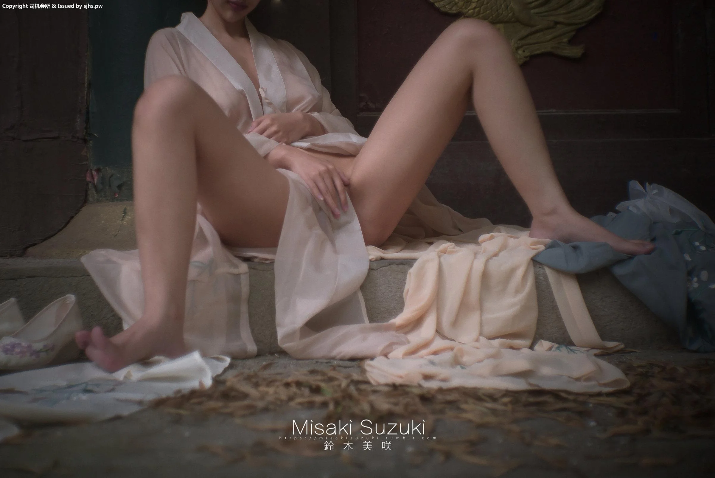 [Misaki Suzuki] 古典庭院中的优雅美人 51P  第21张-《94零社区》