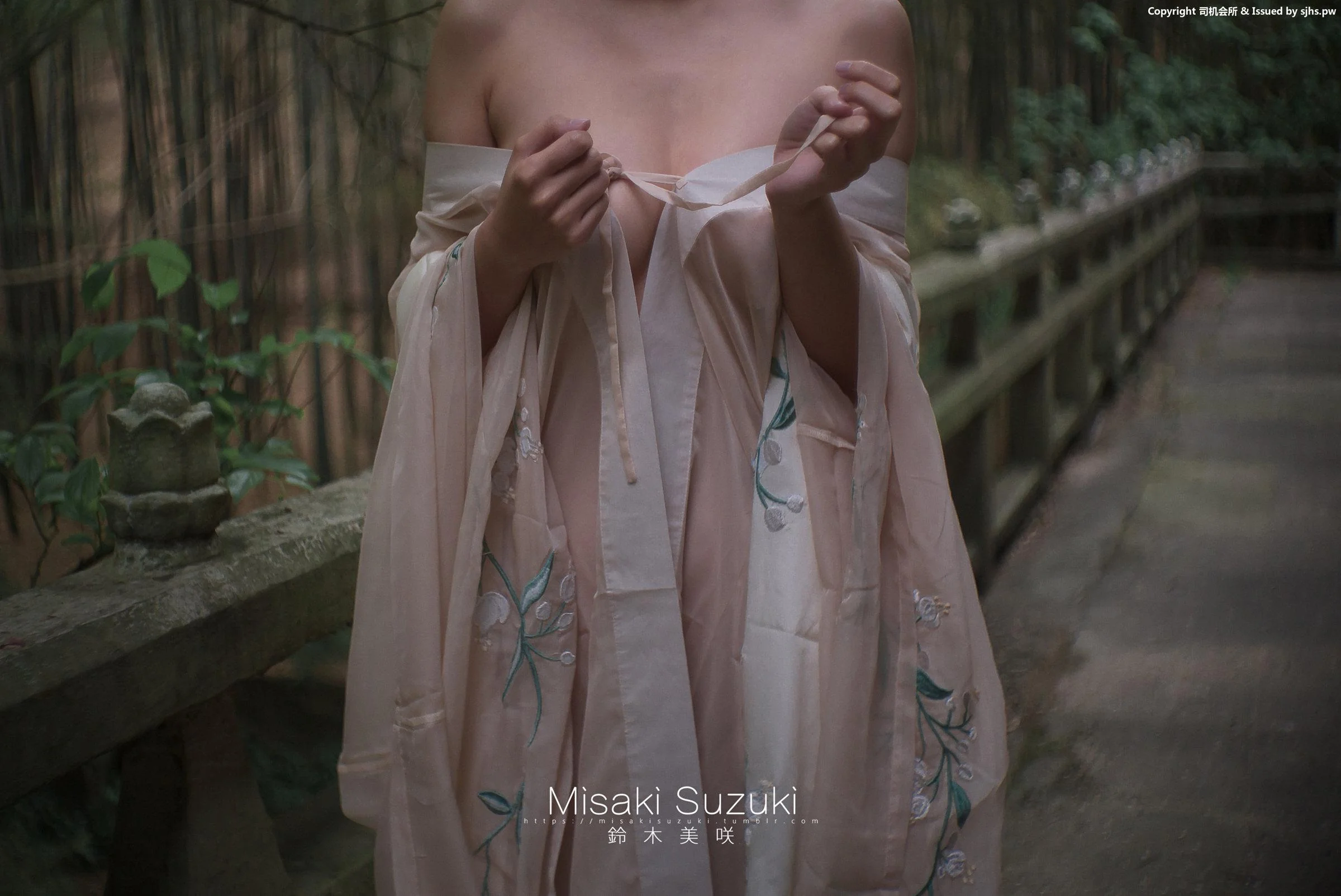 [Misaki Suzuki] 古典庭院中的优雅美人 51P  第33张-《94零社区》