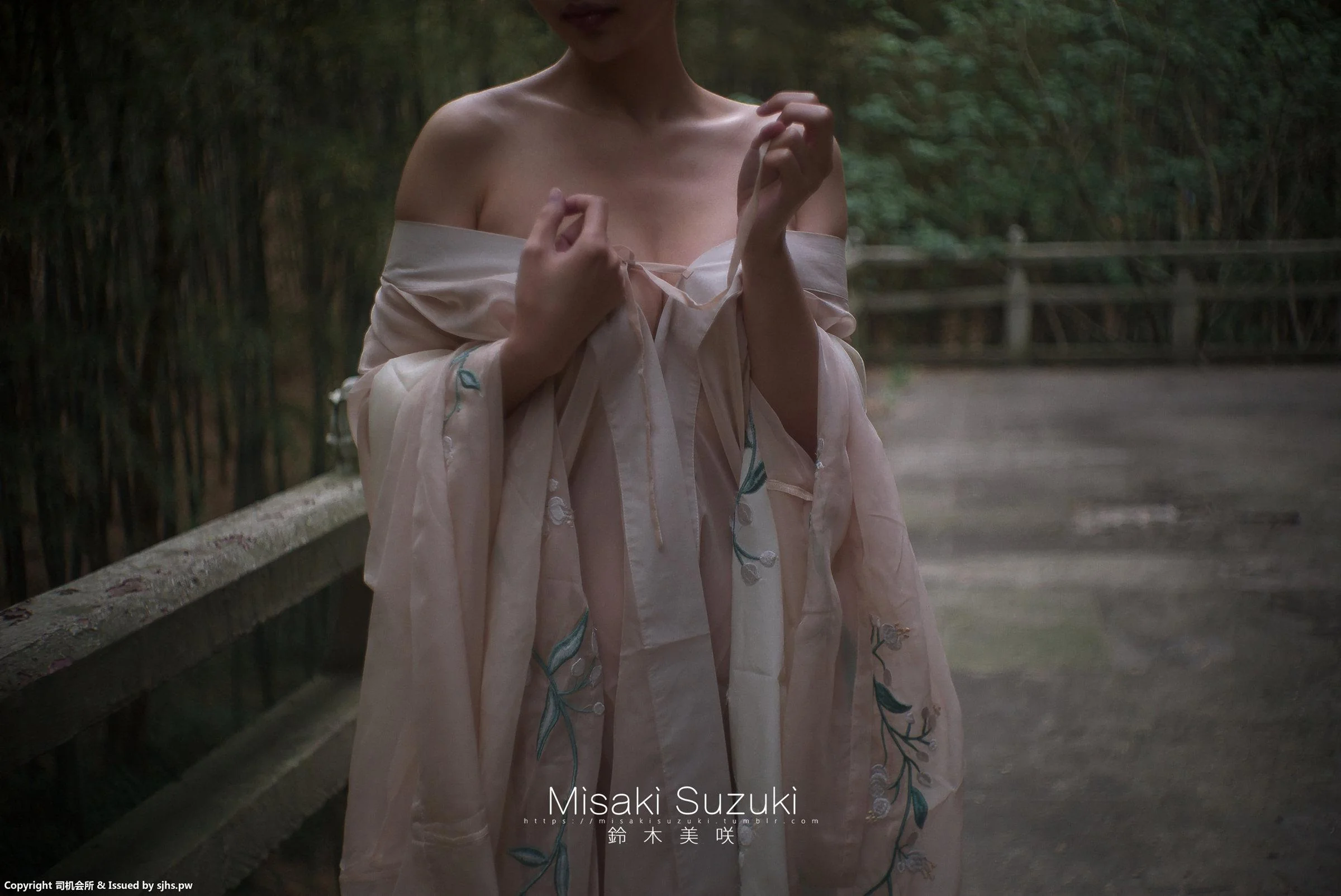 [Misaki Suzuki] 古典庭院中的优雅美人 51P  第32张-《94零社区》