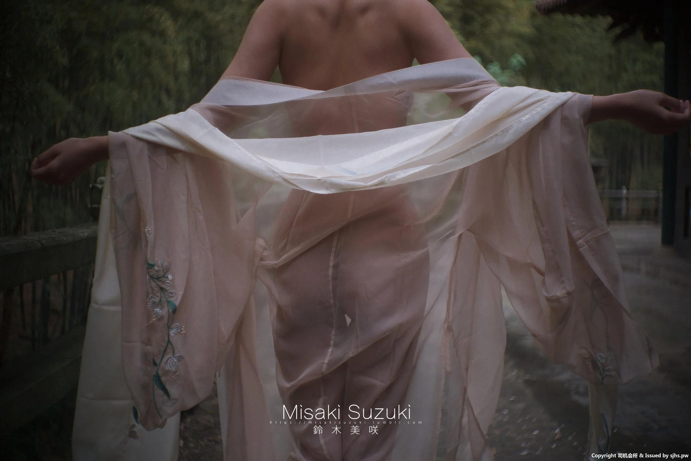 [Misaki Suzuki] 古典庭院中的优雅美人 51P  第38张-《94零社区》