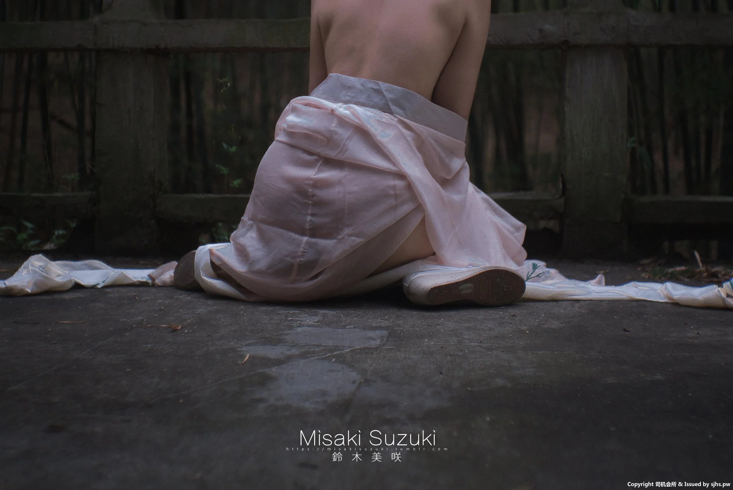 [Misaki Suzuki] 古典庭院中的优雅美人 51P  第43张-《94零社区》