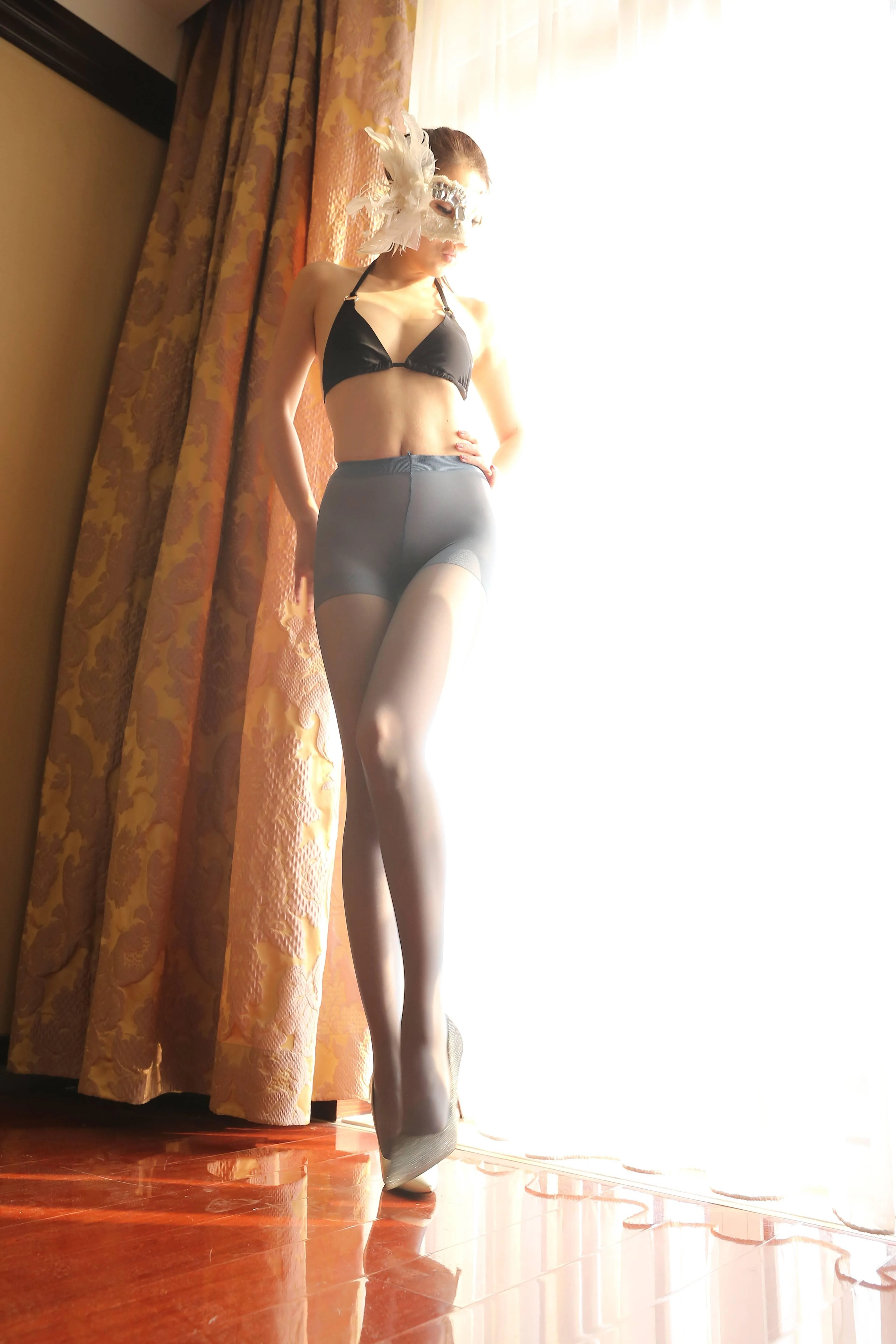 [Nicole丝足写真]NO.018 室内4-长腿丝臀 70P  第5张-《94零社区》