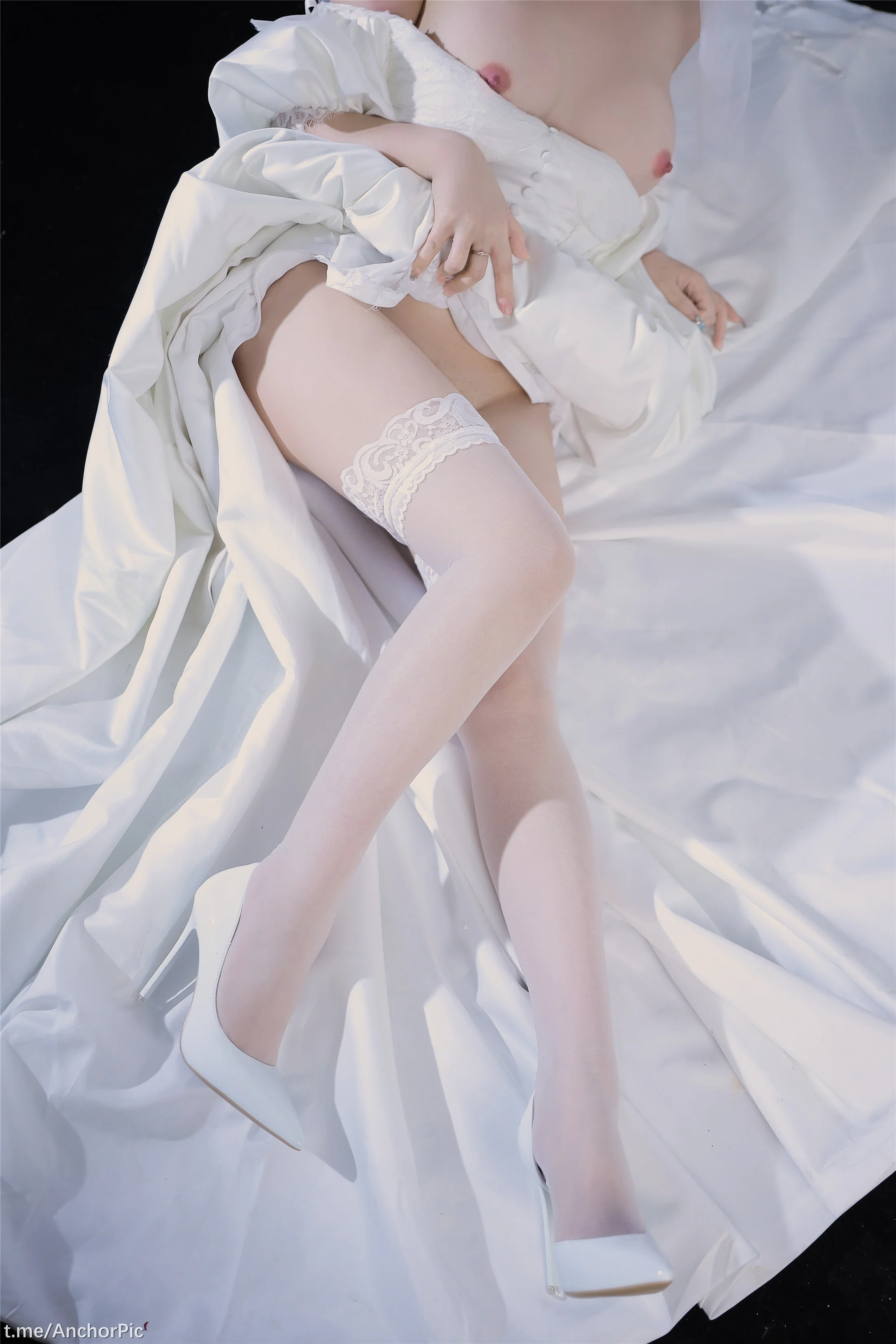 桃暖酱 - 婚纱 61P  第13张-《94零社区》