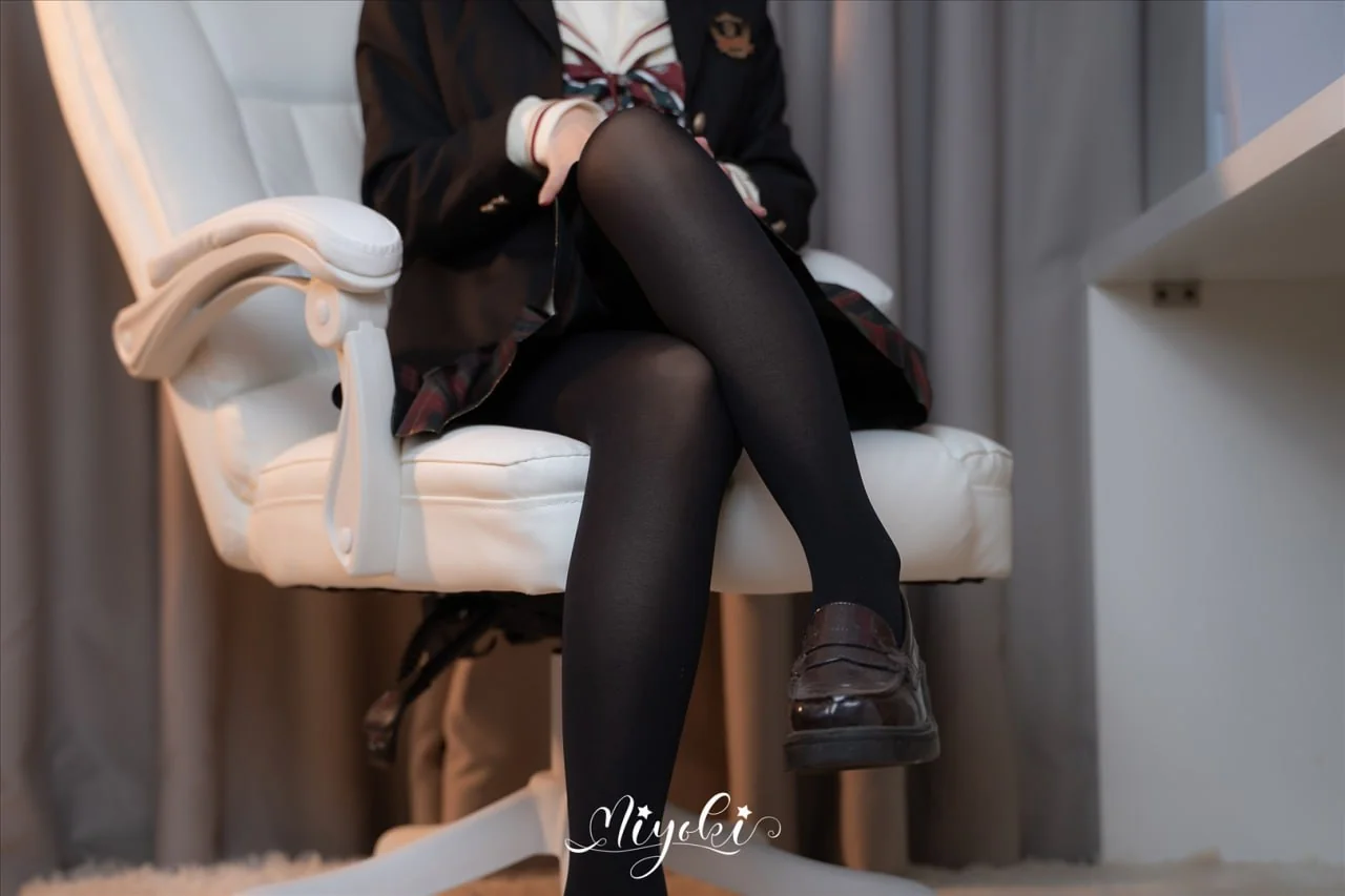 铃木美咲 - 现役JK的美脚连裤袜 32P  第1张-《94零社区》