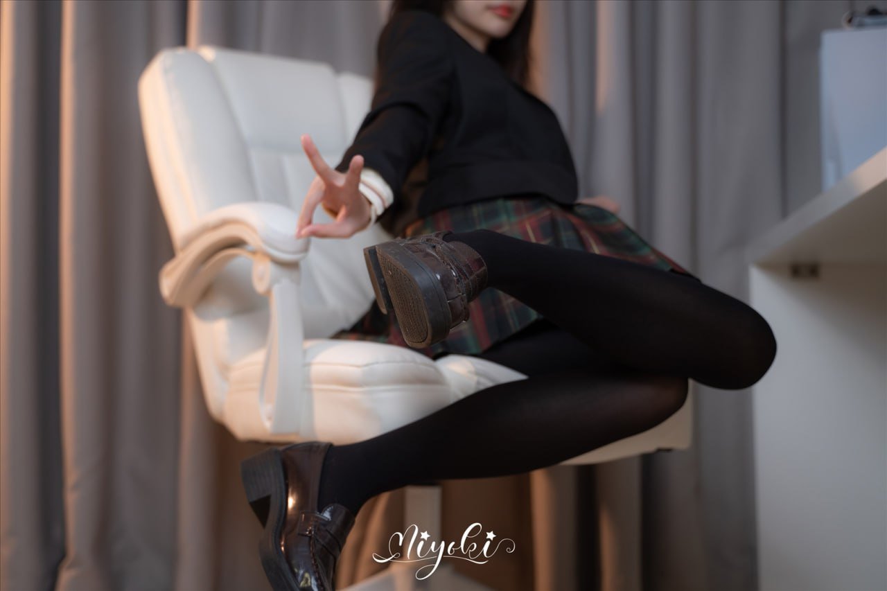 铃木美咲 - 现役JK的美脚连裤袜 32P  第5张-《94零社区》