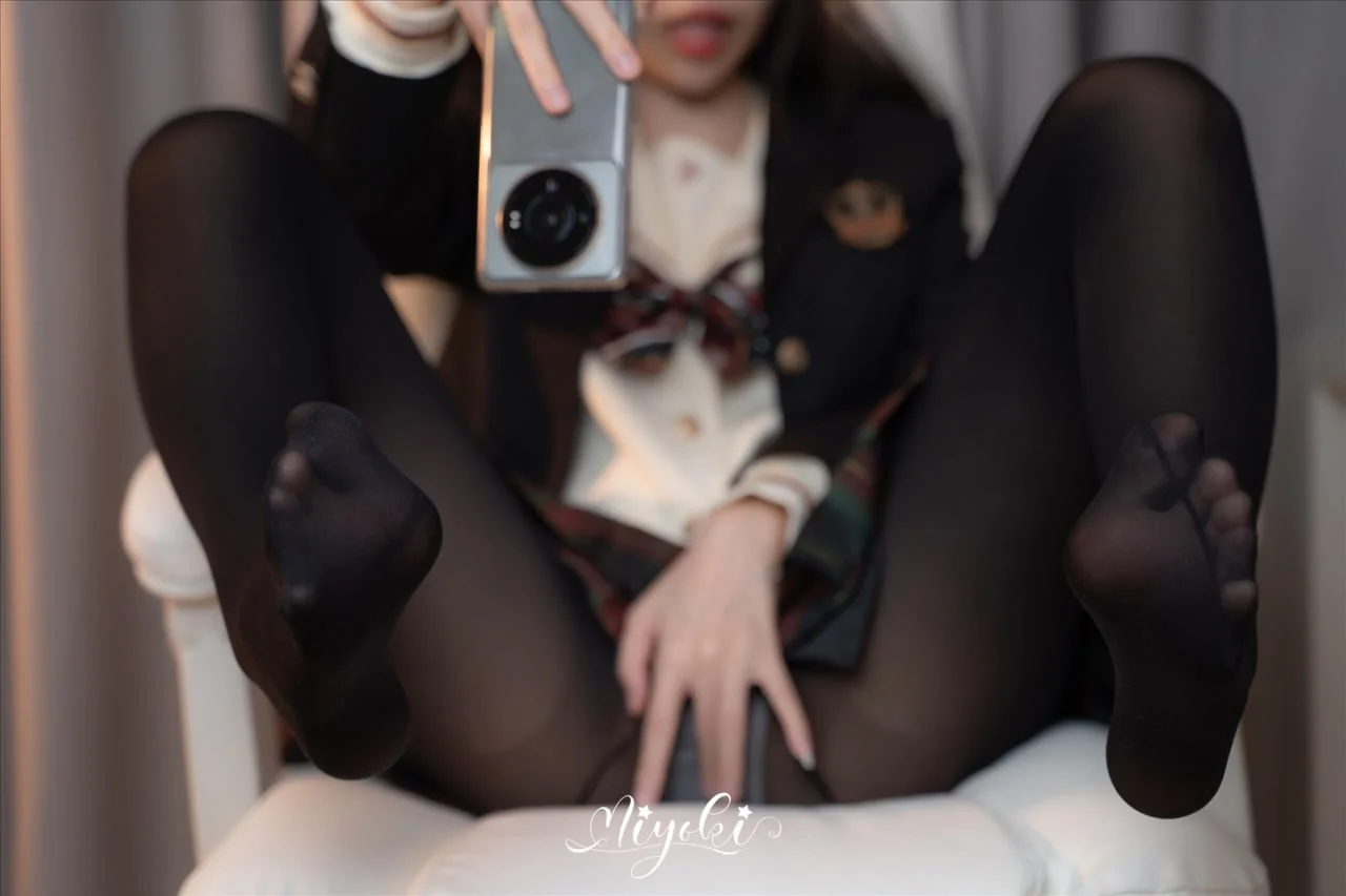 铃木美咲 - 现役JK的美脚连裤袜 32P  第11张-《94零社区》
