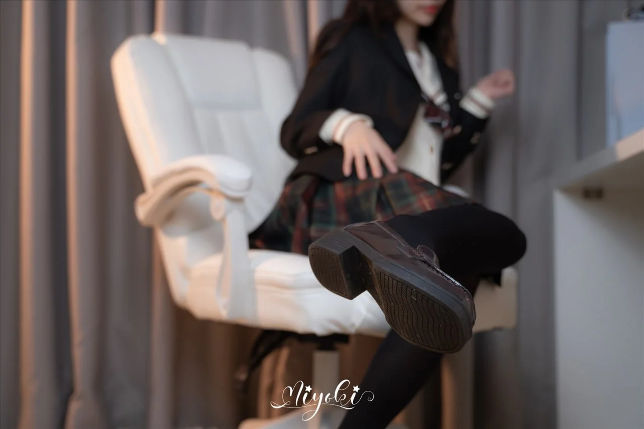 铃木美咲 - 现役JK的美脚连裤袜 32P  第4张-《94零社区》