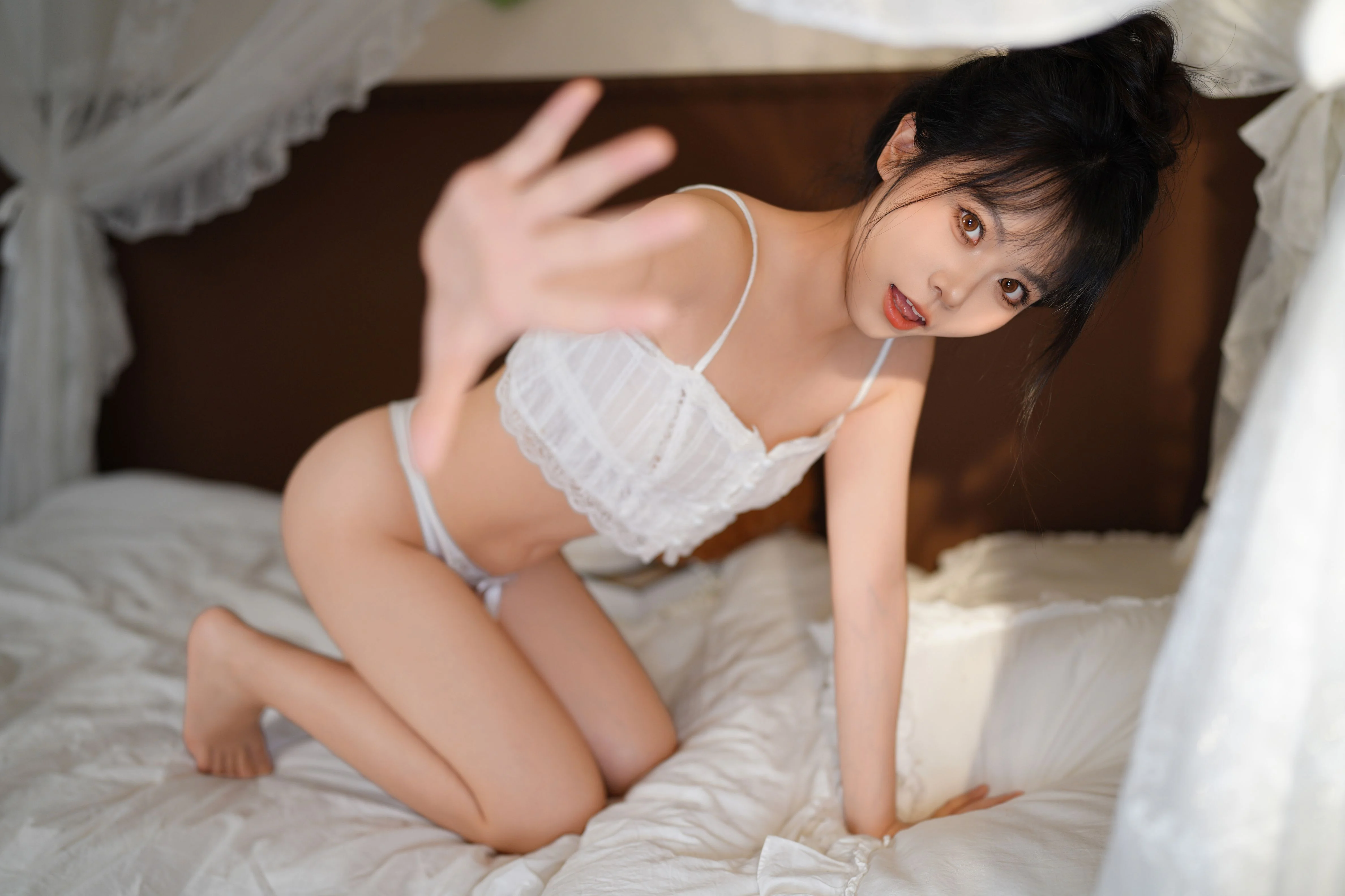 洛城雪Yuki - 白色吊带  第22张-《94零社区》