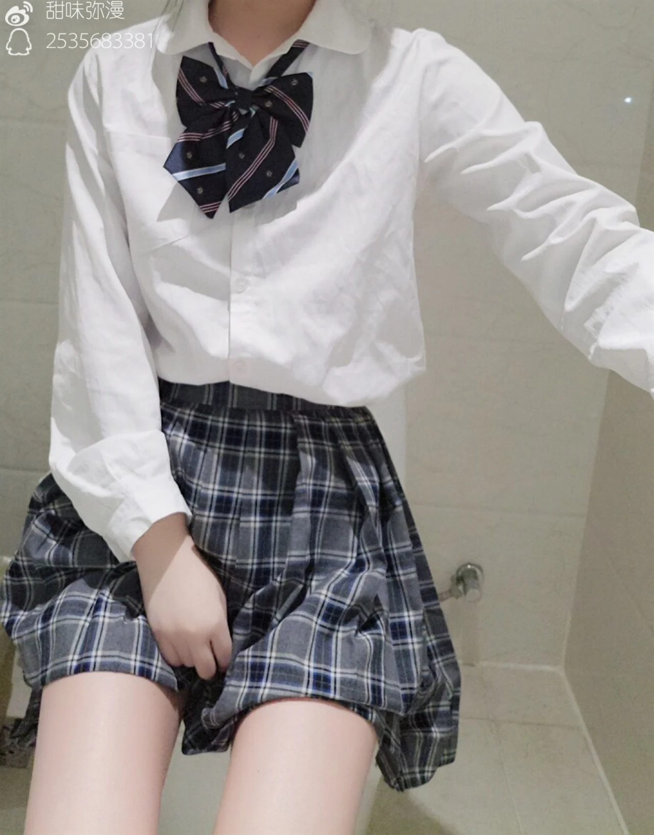 萌白酱 - jk制服 25P  第1张-《94零社区》