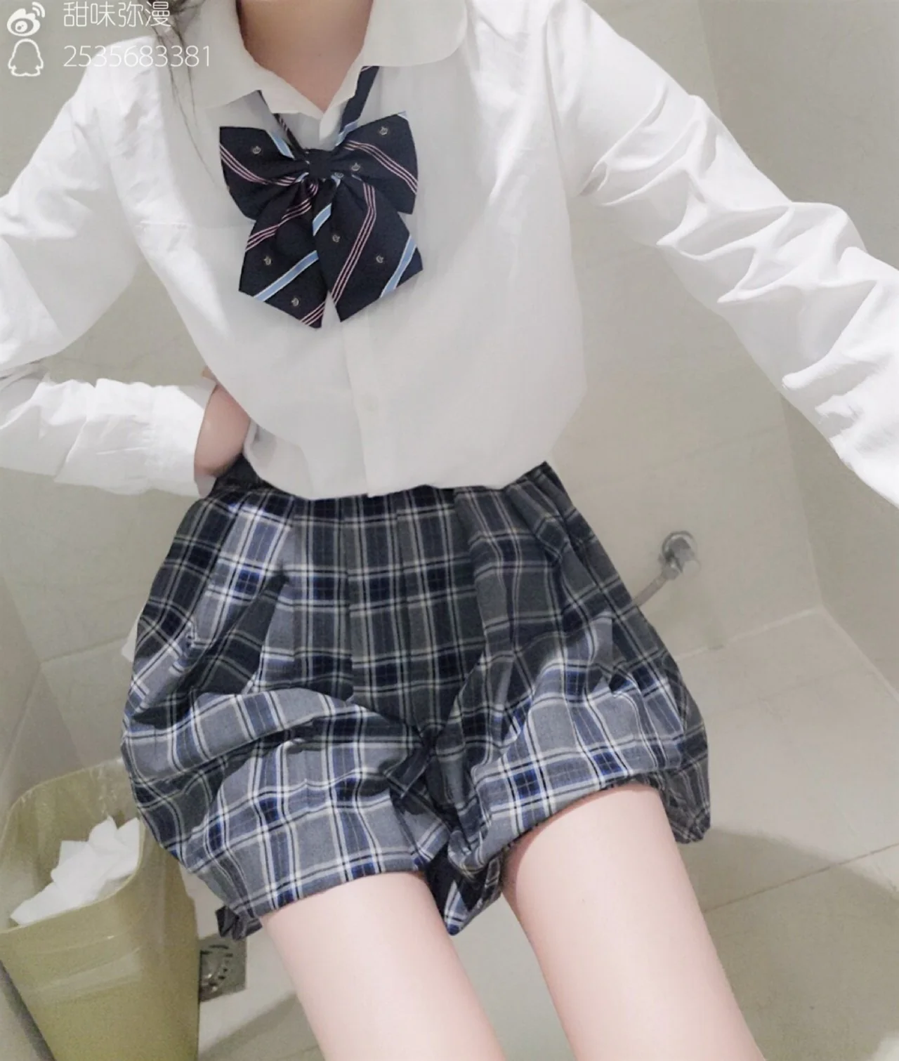 萌白酱 - jk制服 25P  第2张-《94零社区》